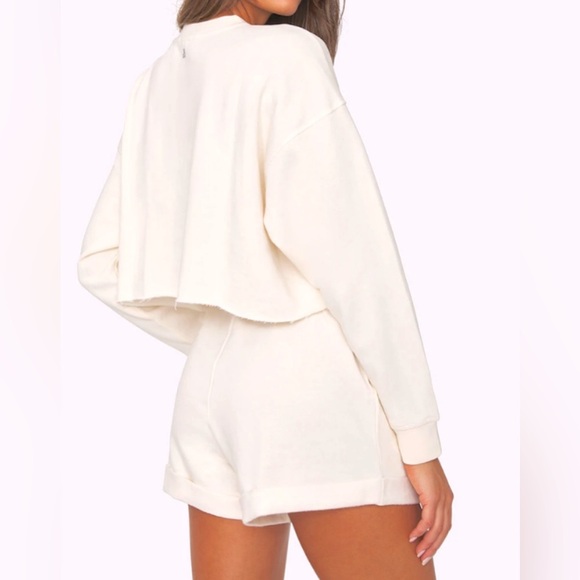 NEW WE.WORE.WHAT- Oversized cropped Off White Crewneck Sweatshirt in Size M - Picture 2 of 6